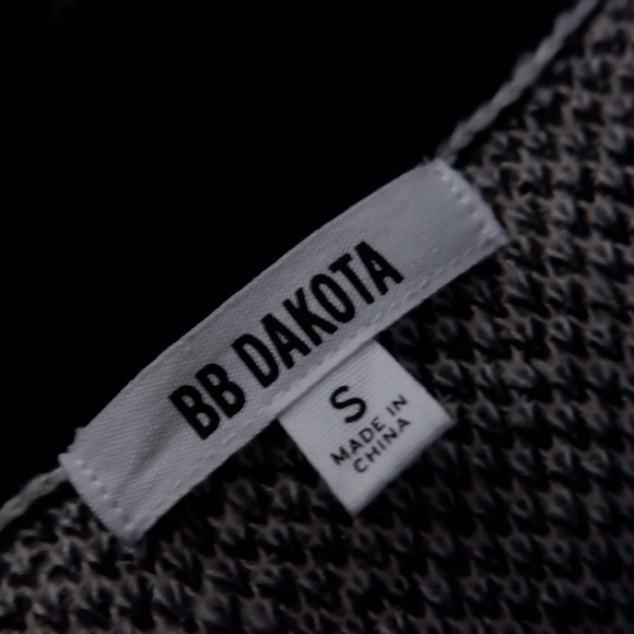 BB DAKOTA BY STEVE MADDEN FELINE MYSELF ANIMAL PRINT CARDIGAN SIZE SMALL ✨ - Picture 6 of 9